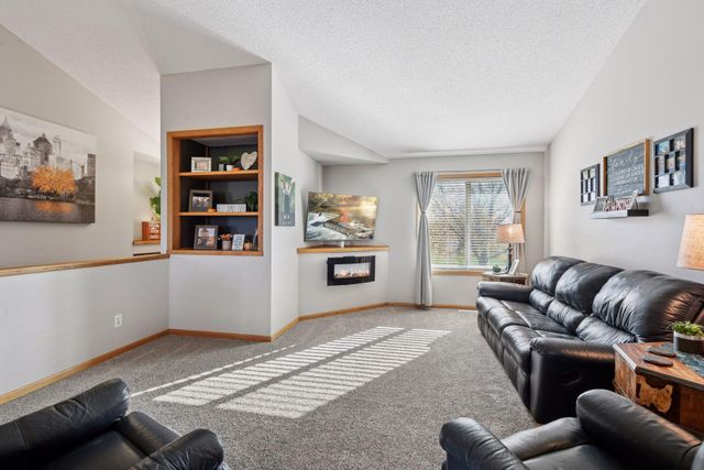 1863 Island View Circle, Hutchinson, MN 55350