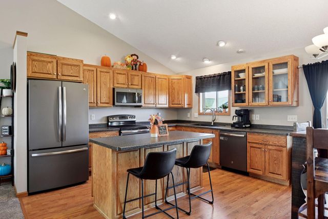 1863 Island View Circle, Hutchinson, MN 55350