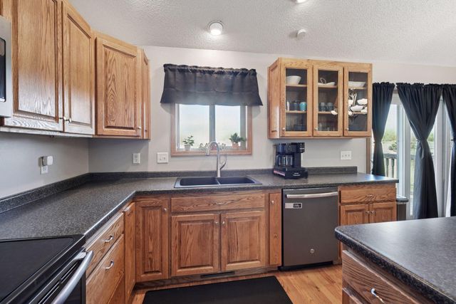 1863 Island View Circle, Hutchinson, MN 55350