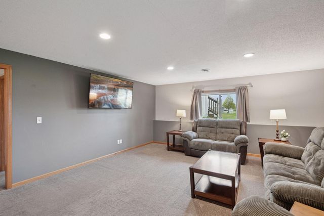 1863 Island View Circle, Hutchinson, MN 55350