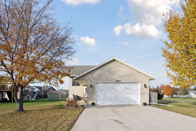 1863 Island View Circle, Hutchinson, MN 55350