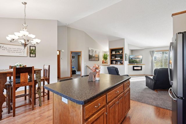 1863 Island View Circle, Hutchinson, MN 55350