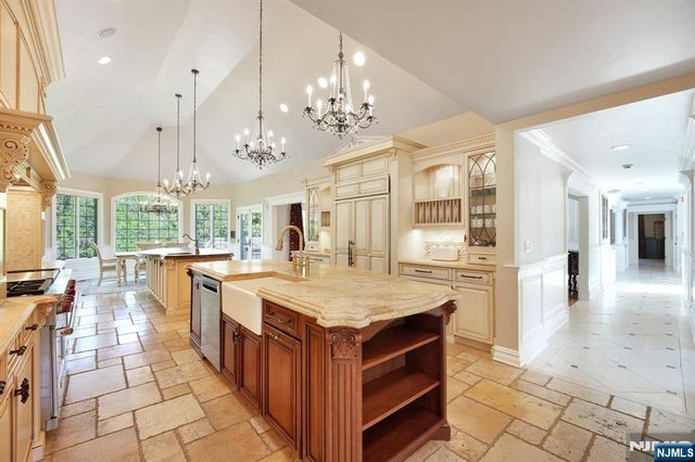 554 Hampton Hill Road, Franklin Lakes, NJ 07417