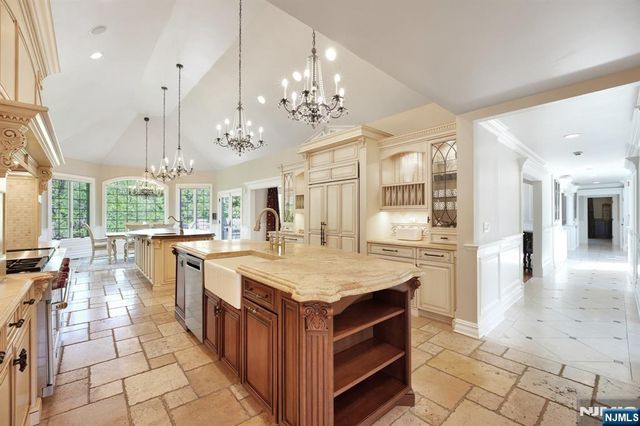 554 Hampton Hill Road, Franklin Lakes, NJ 07417