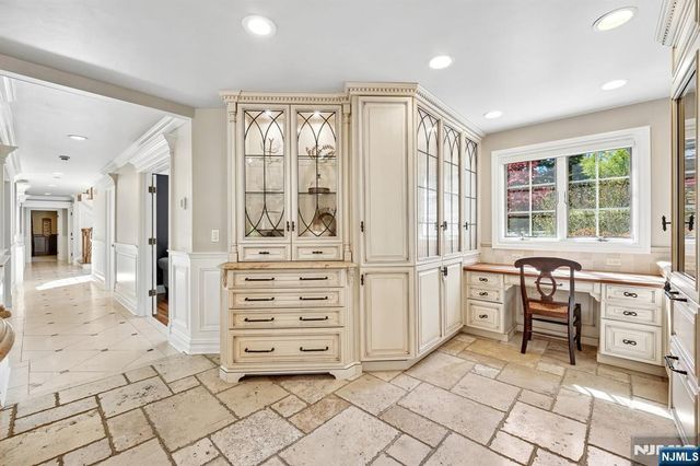 554 Hampton Hill Road, Franklin Lakes, NJ 07417