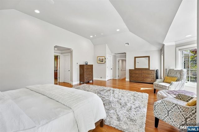 554 Hampton Hill Road, Franklin Lakes, NJ 07417