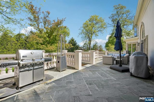 554 Hampton Hill Road, Franklin Lakes, NJ 07417