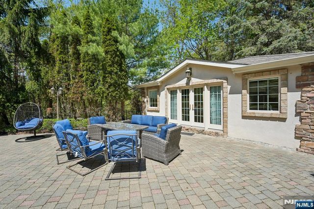 554 Hampton Hill Road, Franklin Lakes, NJ 07417
