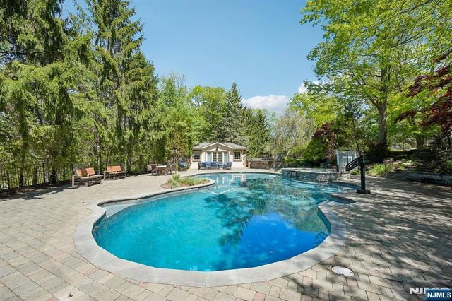 554 Hampton Hill Road, Franklin Lakes, NJ 07417