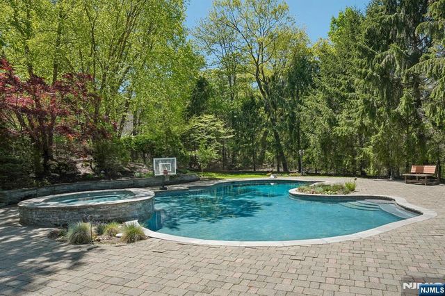 554 Hampton Hill Road, Franklin Lakes, NJ 07417