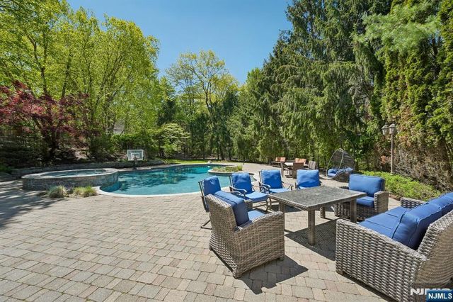 554 Hampton Hill Road, Franklin Lakes, NJ 07417
