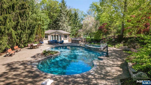 554 Hampton Hill Road, Franklin Lakes, NJ 07417