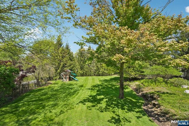 554 Hampton Hill Road, Franklin Lakes, NJ 07417