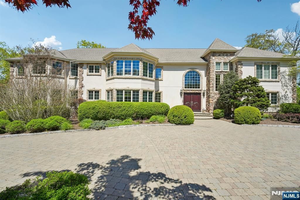 554 Hampton Hill Road, Franklin Lakes, NJ 07417