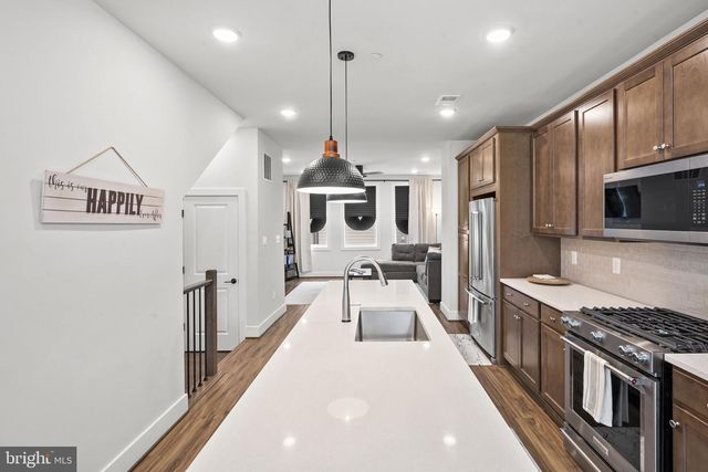 4966 LACHLAN MEWS, Alexandria, VA 22304