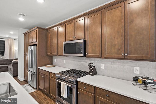 4966 LACHLAN MEWS, Alexandria, VA 22304