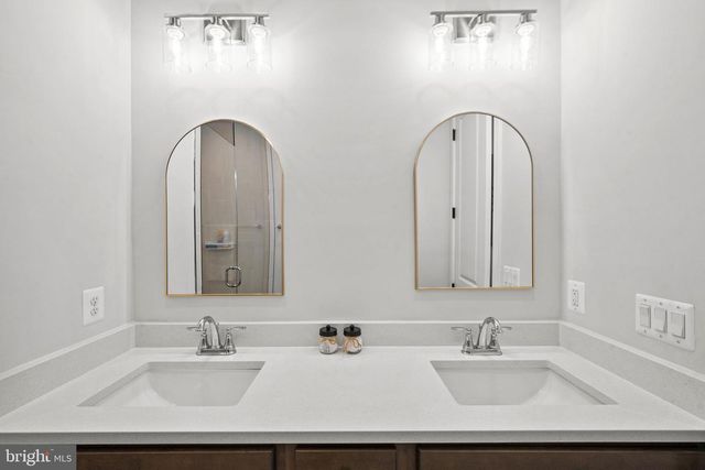 4966 LACHLAN MEWS, Alexandria, VA 22304