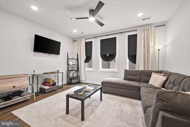 4966 LACHLAN MEWS, Alexandria, VA 22304