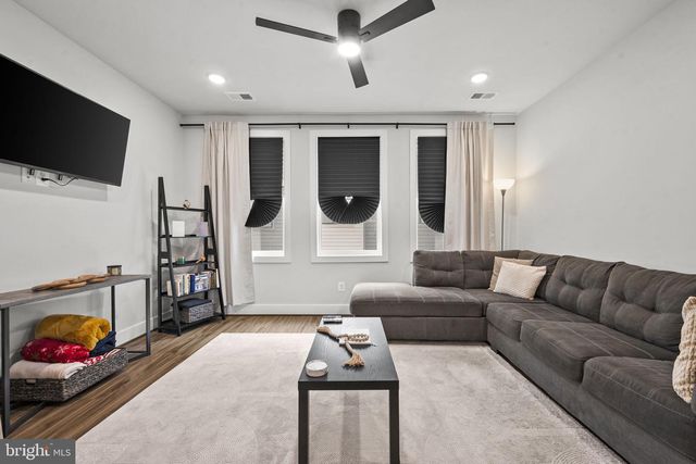 4966 LACHLAN MEWS, Alexandria, VA 22304