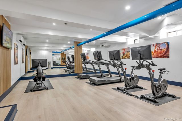 21 Barstow Road 6C, Great Neck, NY 11021