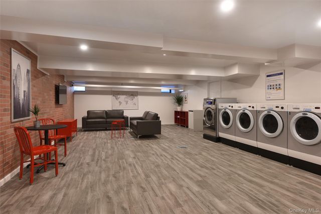 21 Barstow Road 6C, Great Neck, NY 11021