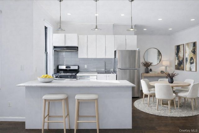 21 Barstow Road 6C, Great Neck, NY 11021