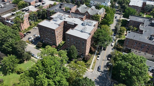 21 Barstow Road 6C, Great Neck, NY 11021