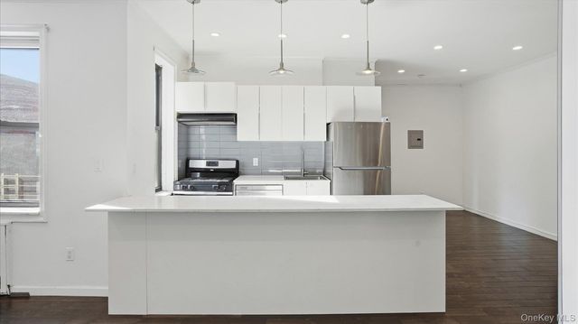 21 Barstow Road 6C, Great Neck, NY 11021