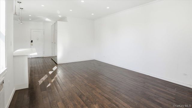 21 Barstow Road 6C, Great Neck, NY 11021