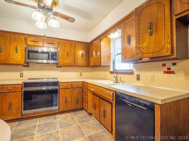 350 SW 4th Street, Krebs, OK 74554