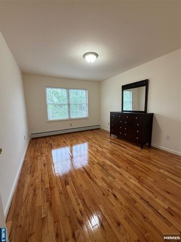108 Parkview Drive, Teaneck, NJ 07666