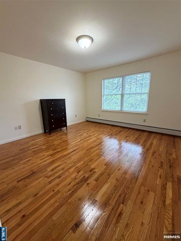 108 Parkview Drive, Teaneck, NJ 07666