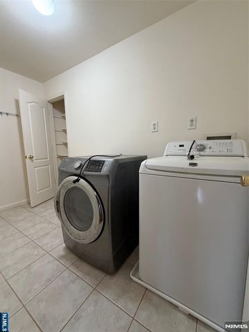 108 Parkview Drive, Teaneck, NJ 07666