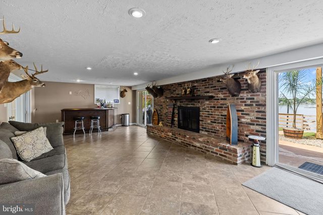 7580 BEACH DR, Pasadena, MD 21122