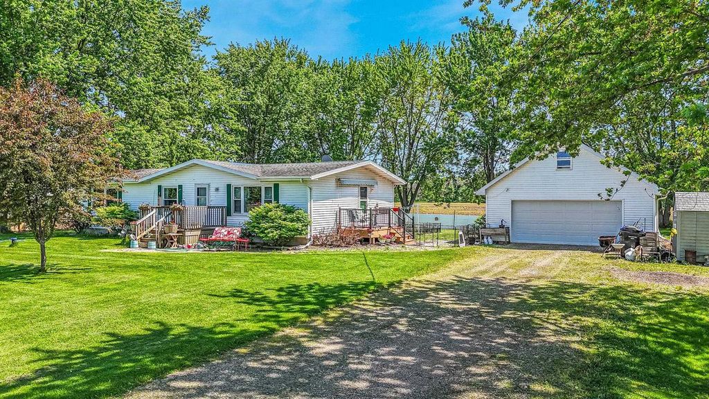 N8053 HICKORY ROAD, Bear Creek, WI 54922