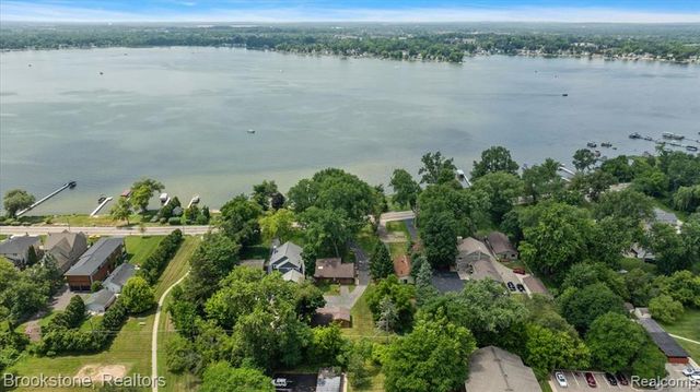 1167 E Lake Drive, Novi, MI 48377