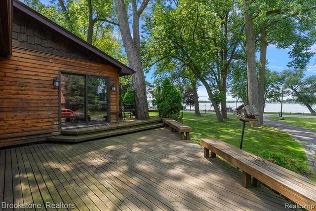 1167 E Lake Drive, Novi, MI 48377