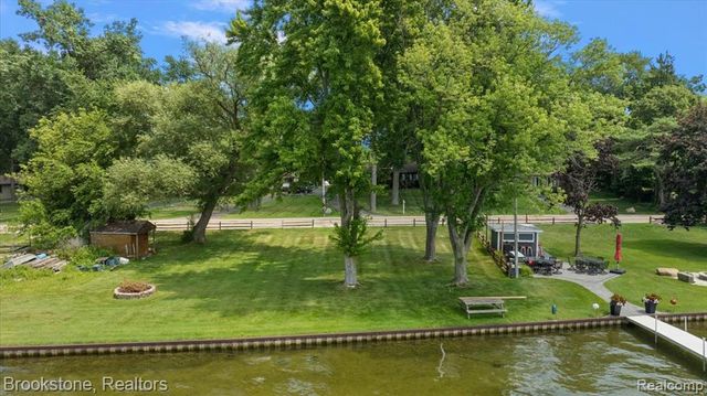 1167 E Lake Drive, Novi, MI 48377