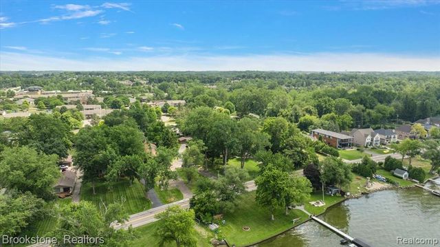 1167 E Lake Drive, Novi, MI 48377