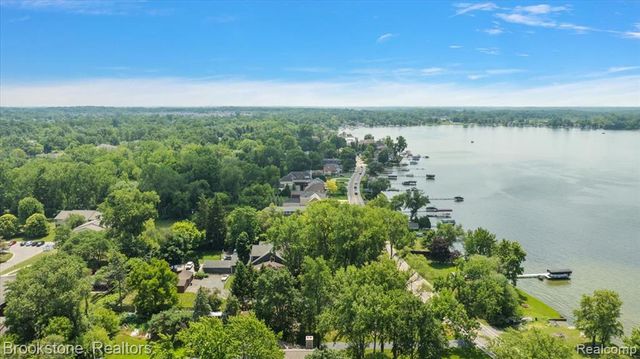 1167 E Lake Drive, Novi, MI 48377