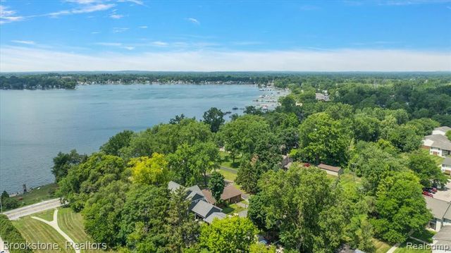1167 E Lake Drive, Novi, MI 48377