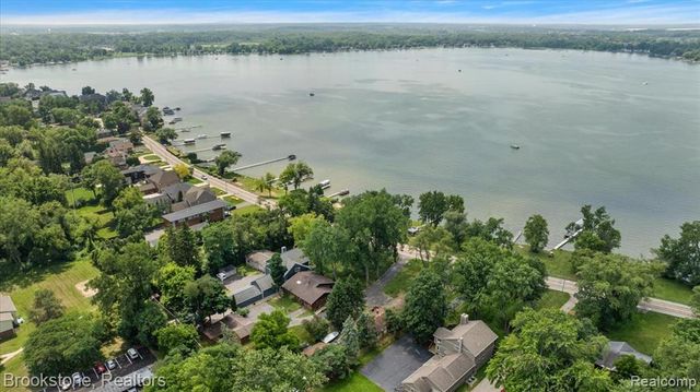 1167 E Lake Drive, Novi, MI 48377