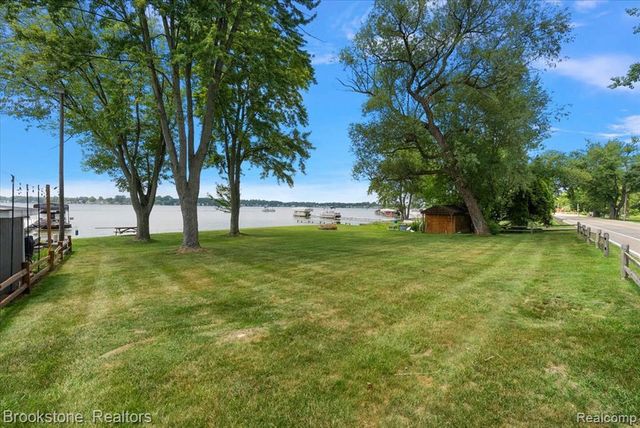 1167 E Lake Drive, Novi, MI 48377