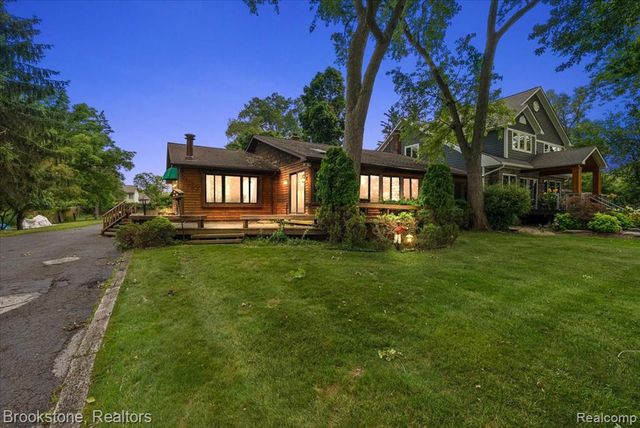 1167 E Lake Drive, Novi, MI 48377