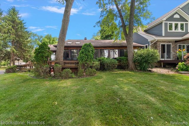 1167 E Lake Drive, Novi, MI 48377