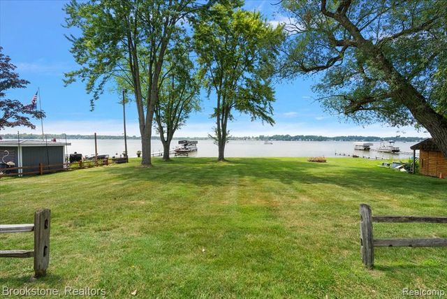 1167 E Lake Drive, Novi, MI 48377