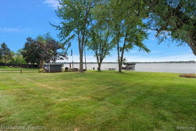 1167 E Lake Drive, Novi, MI 48377