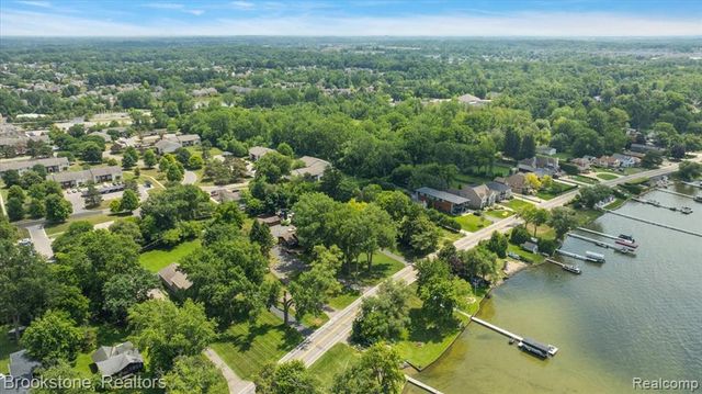 1167 E Lake Drive, Novi, MI 48377