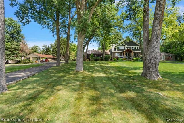 1167 E Lake Drive, Novi, MI 48377