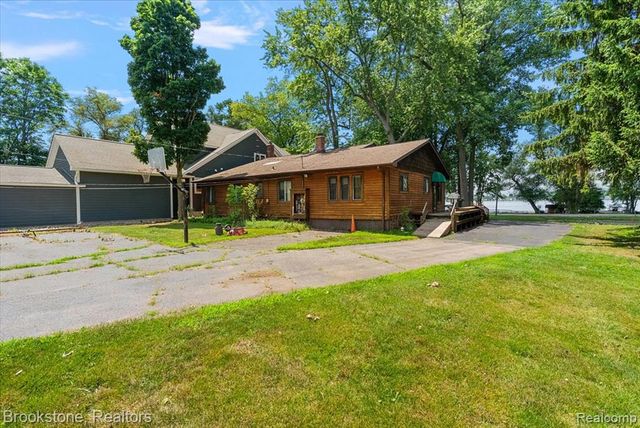 1167 E Lake Drive, Novi, MI 48377